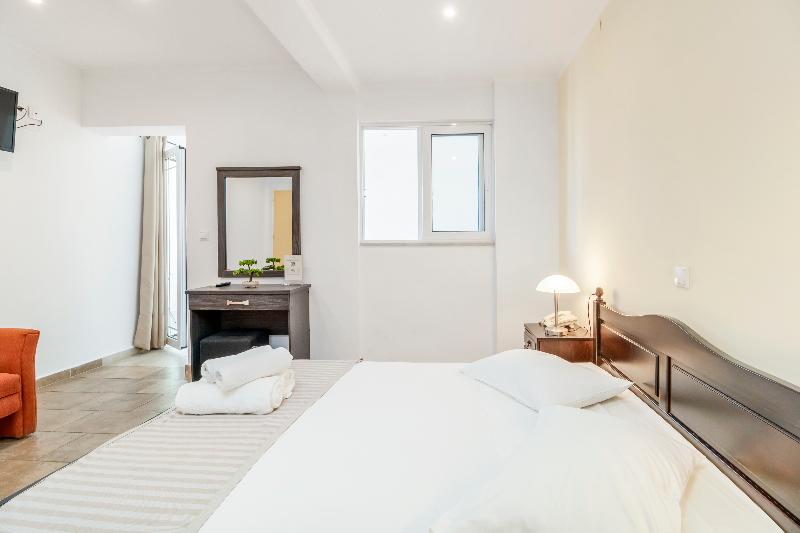 חדר סטנדרט לשלושה עם נוף לבריכה, Vergina Star