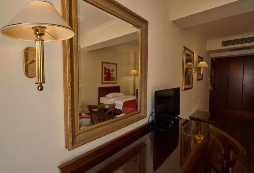 اتاق استاندارد سه نفره, Volos Palace