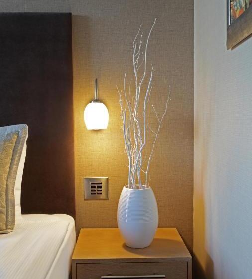 اتاق سوپریور, Wow Airport