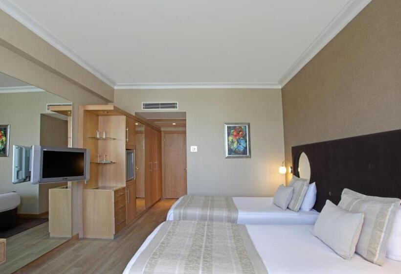 اتاق سوپریور, Wow Airport