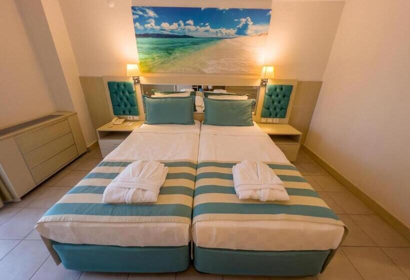 Номер Клуб, Aqi Hydros Club