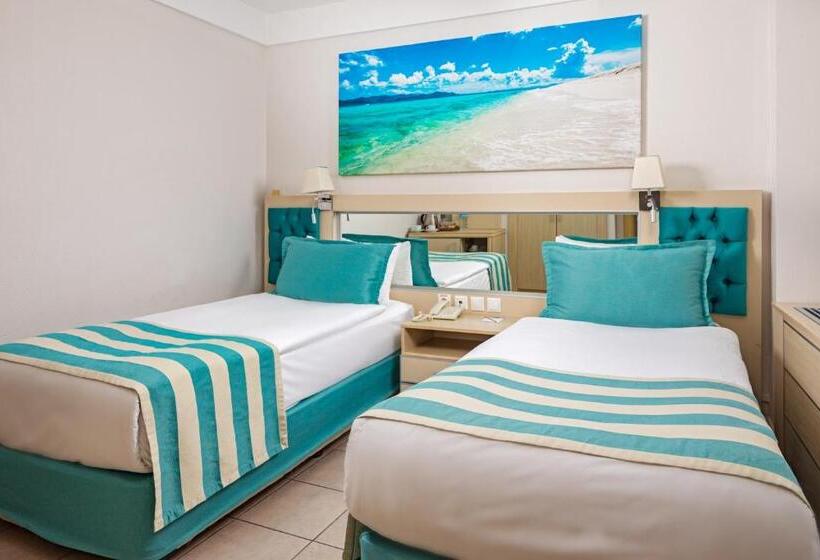 Номер Клуб, Aqi Hydros Club