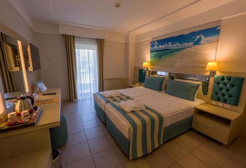 Семейный Номер, Aqi Hydros Club