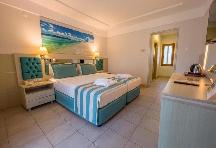 Семейный Номер, Aqi Hydros Club