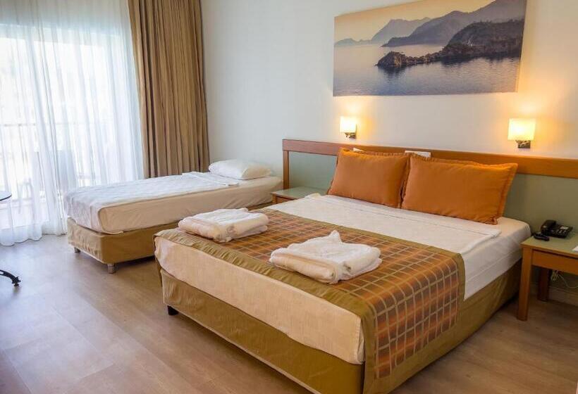 Семейный Номер, Aqi Hydros Club