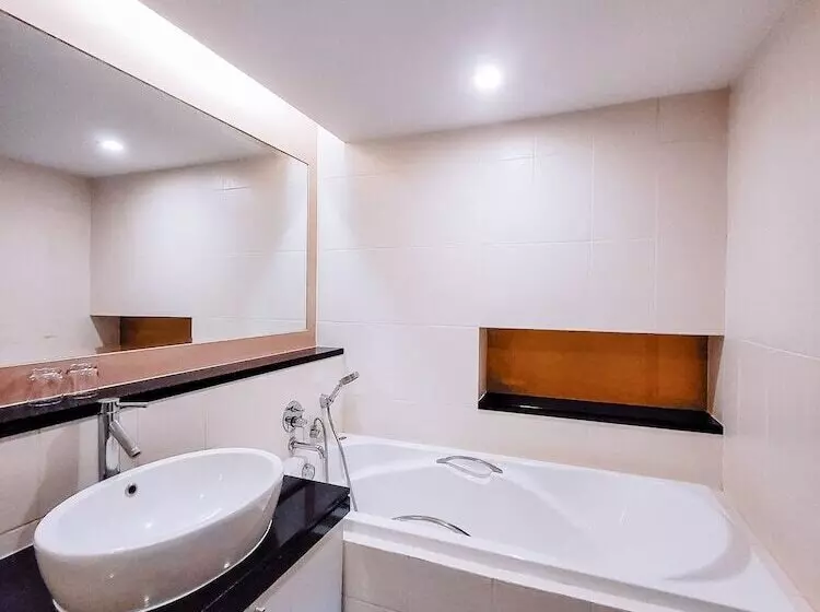 2 Bedroom Premium Apartment, Urbana Langsuan