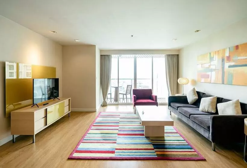 2 Bedroom Premium Apartment, Urbana Langsuan