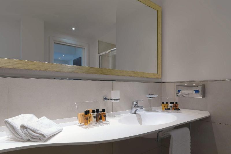 Номер Deluxe, Centara Karon Resort Phuket   Sha Extra Plus