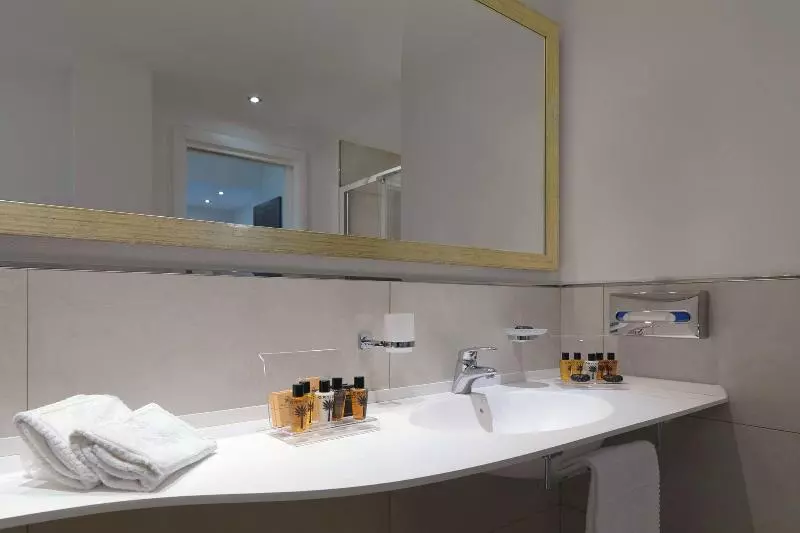 デラックスルーム, Centara Karon Resort Phuket   Sha Extra Plus