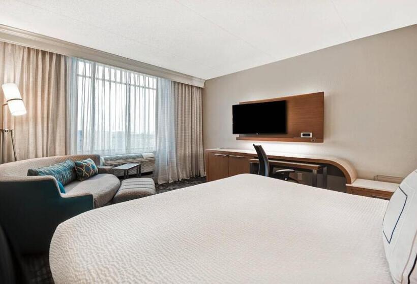 带大床的标准间, Courtyard Louisville Airport