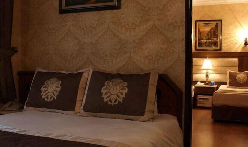 Family Room, Grand Hilarium