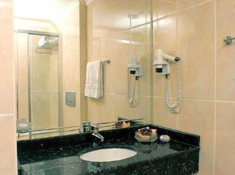 Deluxe Room, Grand Hilarium