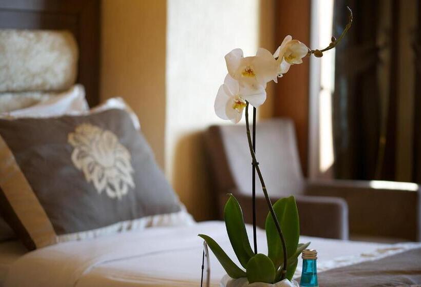 Deluxe Room, Grand Hilarium