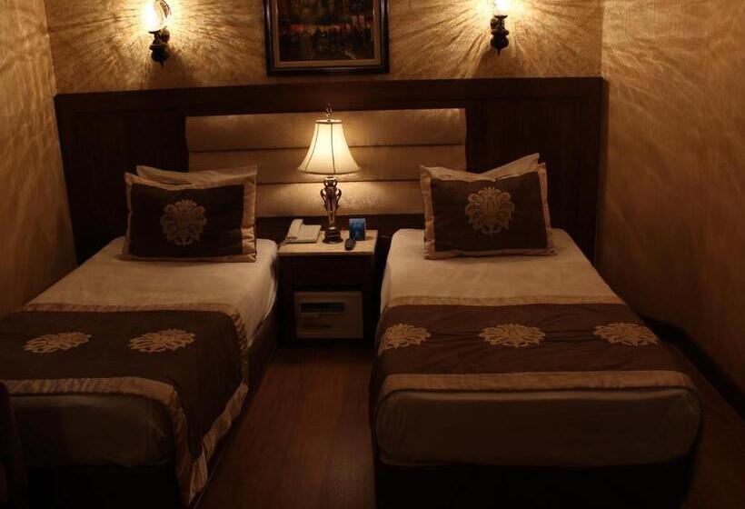 Family Room, Grand Hilarium