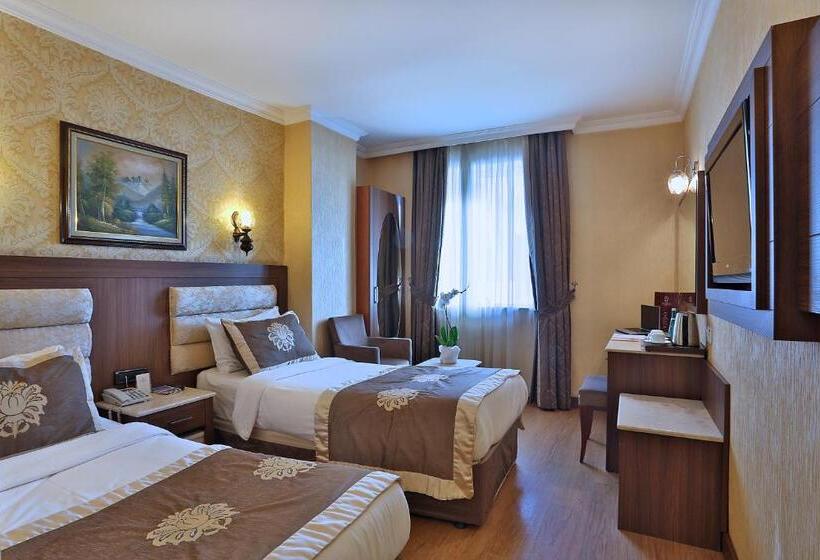 Standard Room, Grand Hilarium