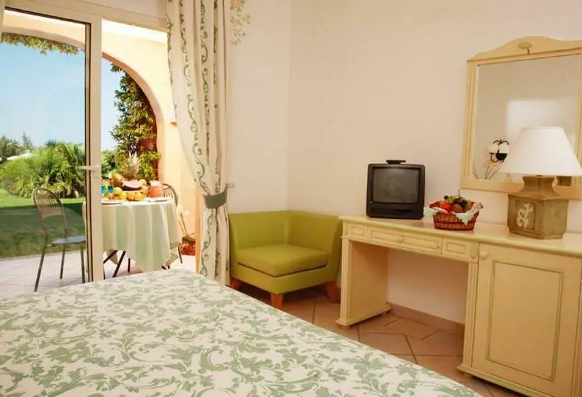 اتاق استاندارد با چشم‌انداز باغ, Grand Hotel In Porto Cervo