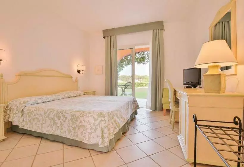 اتاق استاندارد با چشم‌انداز باغ, Grand Hotel In Porto Cervo