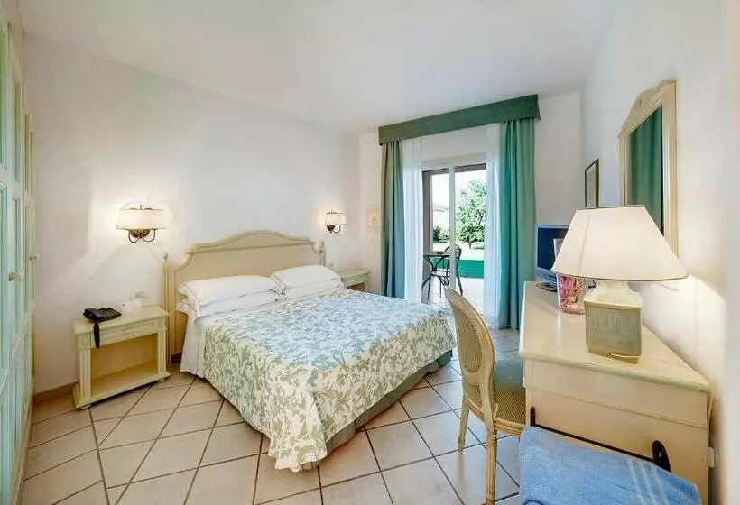اتاق استاندارد با چشم‌انداز باغ, Grand Hotel In Porto Cervo