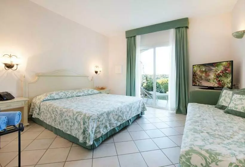 اتاق راحتی سه تخته, Grand Hotel In Porto Cervo