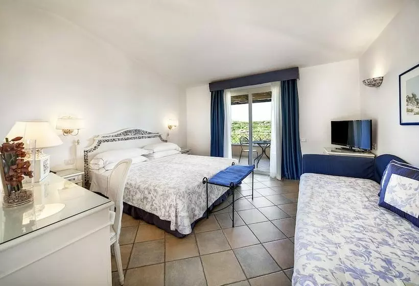 اتاق راحتی سه تخته, Grand Hotel In Porto Cervo