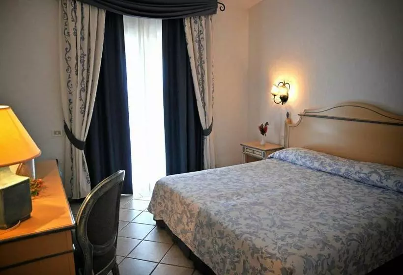 سوییت جونیور, Grand Hotel In Porto Cervo