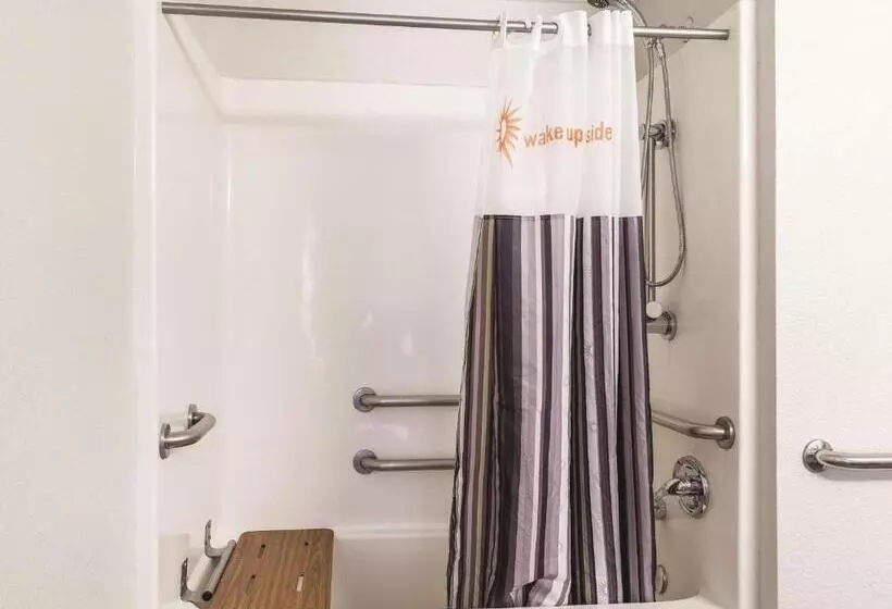اتاق استاندارد با تخت بزرگ برای معلولان, La Quinta Inn & Suites By Wyndham San Antonio Downtown