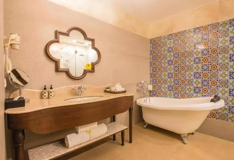 Suite with Pool