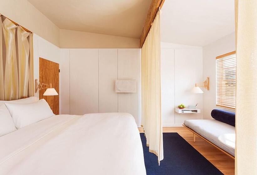 חדר סטנדרט, The Standard Miami