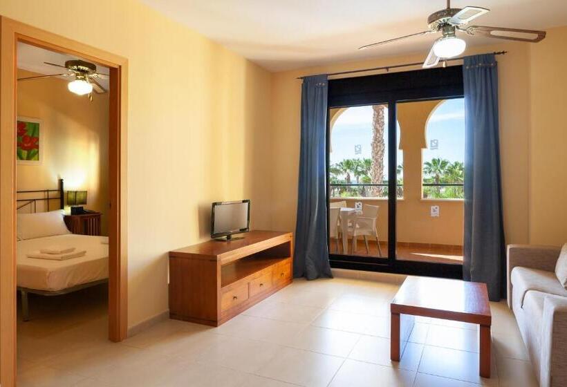 带泳池的2人公寓, Apartamentos Playamarina