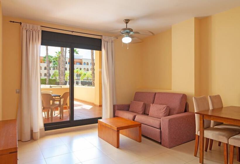 Апартаменты 2 Спальни с Бассейном, Apartamentos Playamarina