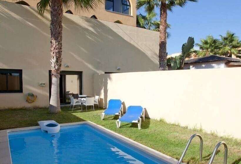 Апартаменты 2 Спальни с Бассейном, Apartamentos Playamarina