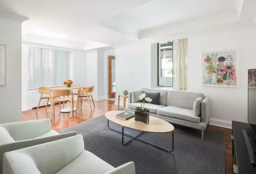 Deluxe-sviitti, Aka Sutton Place