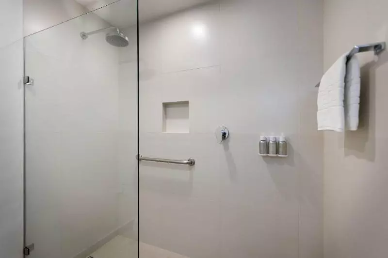 اتاق استاندارد با تخت بزرگ, Courtyard By Marriott Cancun Airport