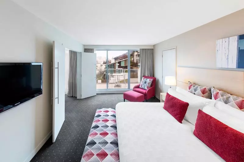 キングサイズベッドのスイートルーム, Crowne Plaza Queenstown, An Ihg