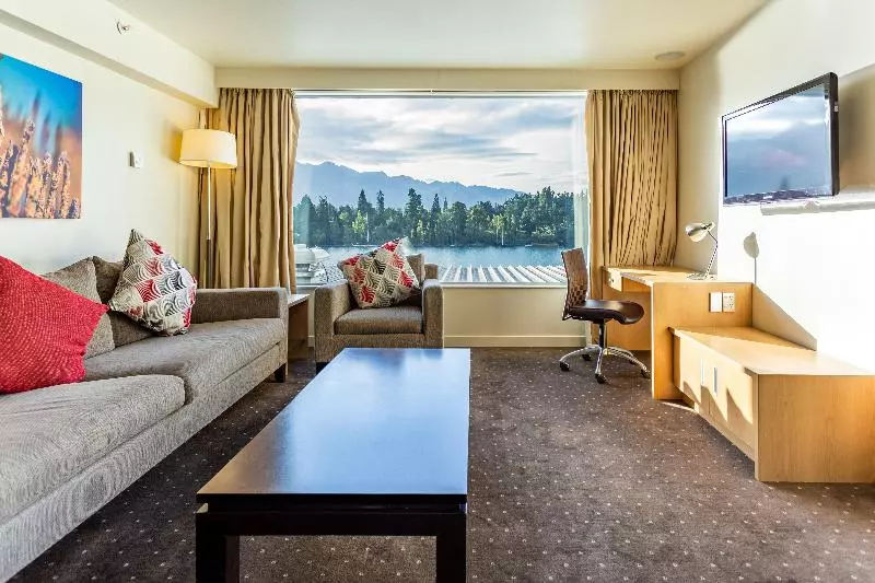 キングサイズベッドのスイートルーム, Crowne Plaza Queenstown, An Ihg