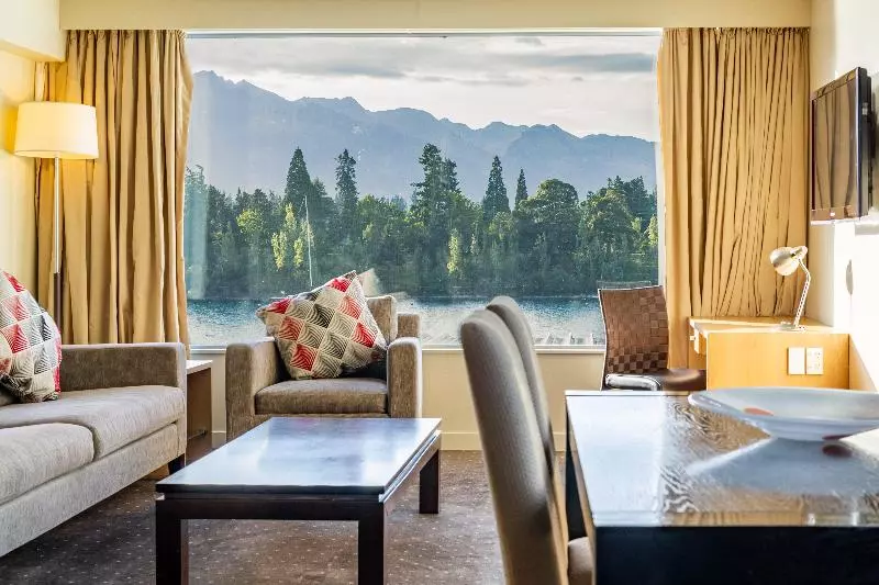 キングサイズベッドのスイートルーム, Crowne Plaza Queenstown, An Ihg