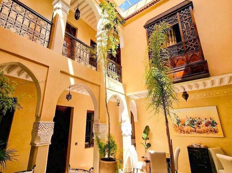 اتاق استاندارد سه نفره, Riad Dar Tuscia