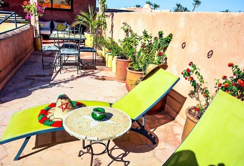 اتاق استاندارد سه نفره, Riad Dar Tuscia