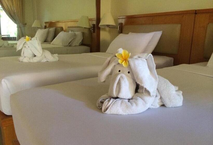 带大床的高级房间, Febri S Hotel & Spa