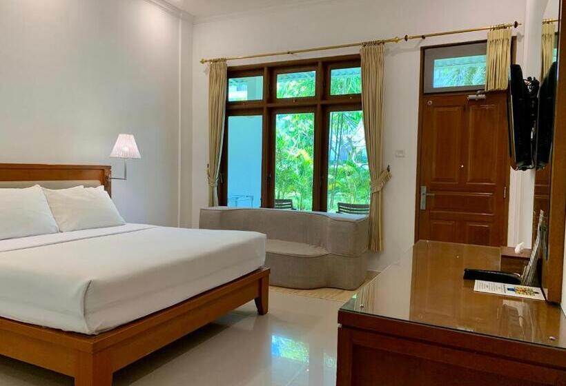 带大床的高级房间, Febri S Hotel & Spa