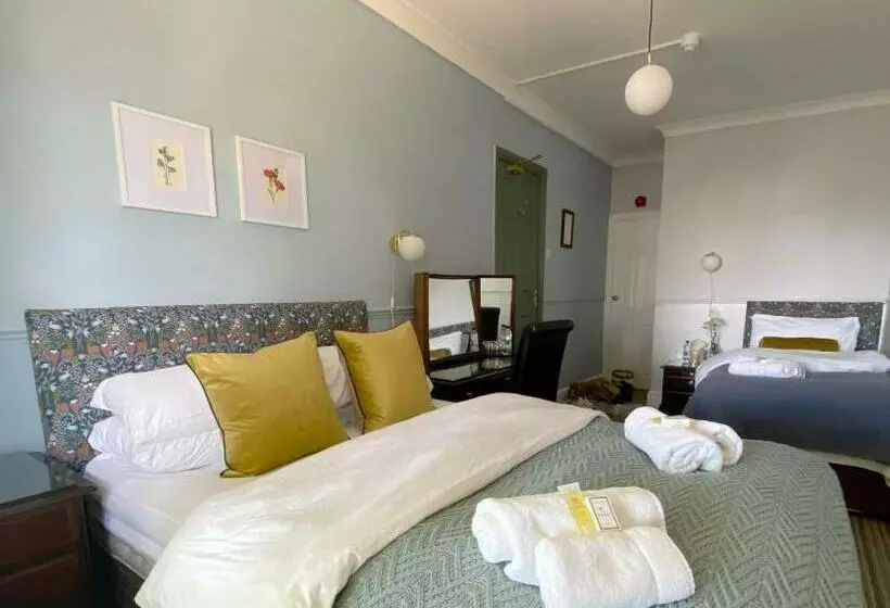 スタンダードトリプルルーム, The Emsworth B&b