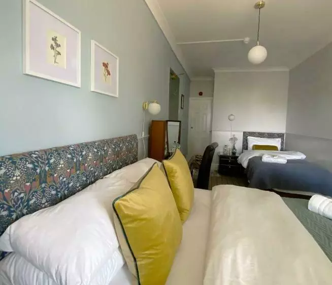 スタンダードトリプルルーム, The Emsworth B&b