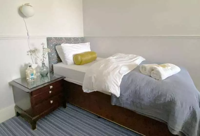 スタンダードシングルルーム, The Emsworth B&b