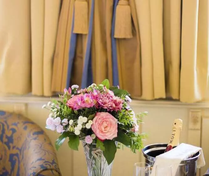 اتاق لوکس, Luxury Family Hotel Royal Palace