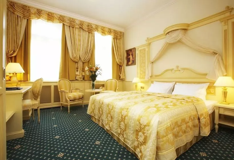 اتاق لوکس, Luxury Family Hotel Royal Palace
