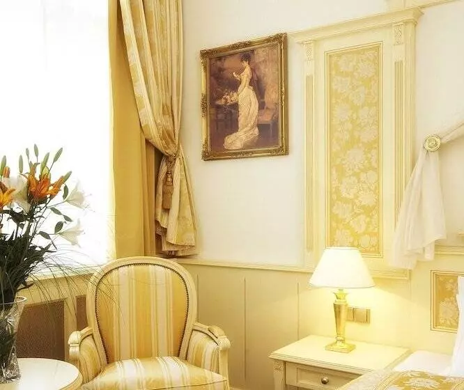 اتاق لوکس, Luxury Family Hotel Royal Palace
