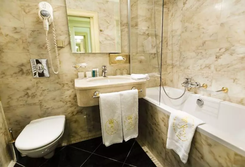 اتاق استاندارد, Luxury Family Hotel Royal Palace