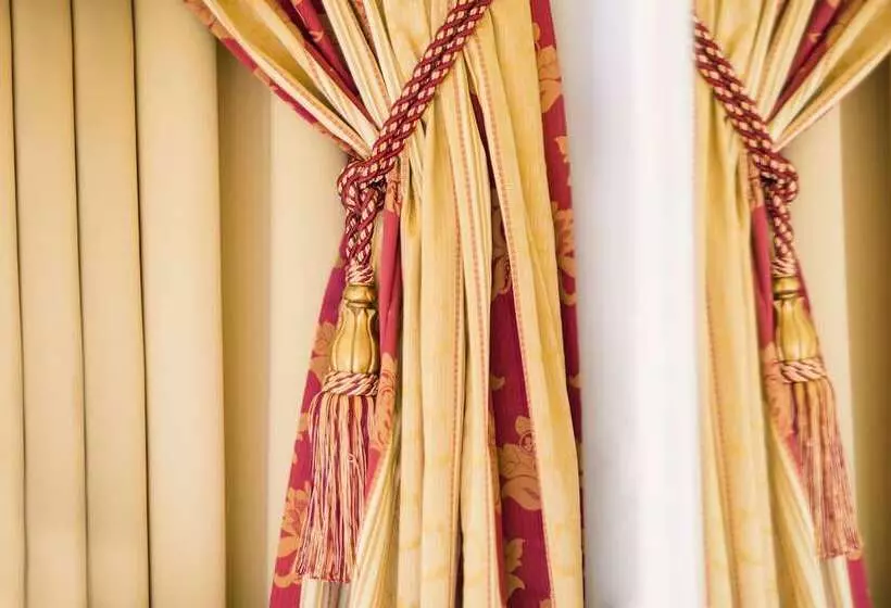 اتاق استاندارد, Luxury Family Hotel Royal Palace