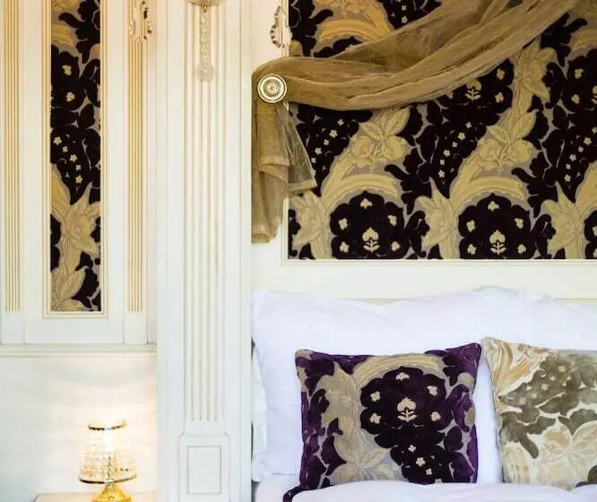 سوئیت پرزیدنت, Luxury Family Hotel Royal Palace
