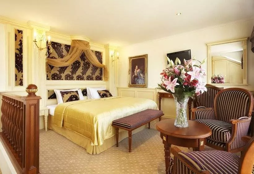 سوییت, Luxury Family Hotel Royal Palace